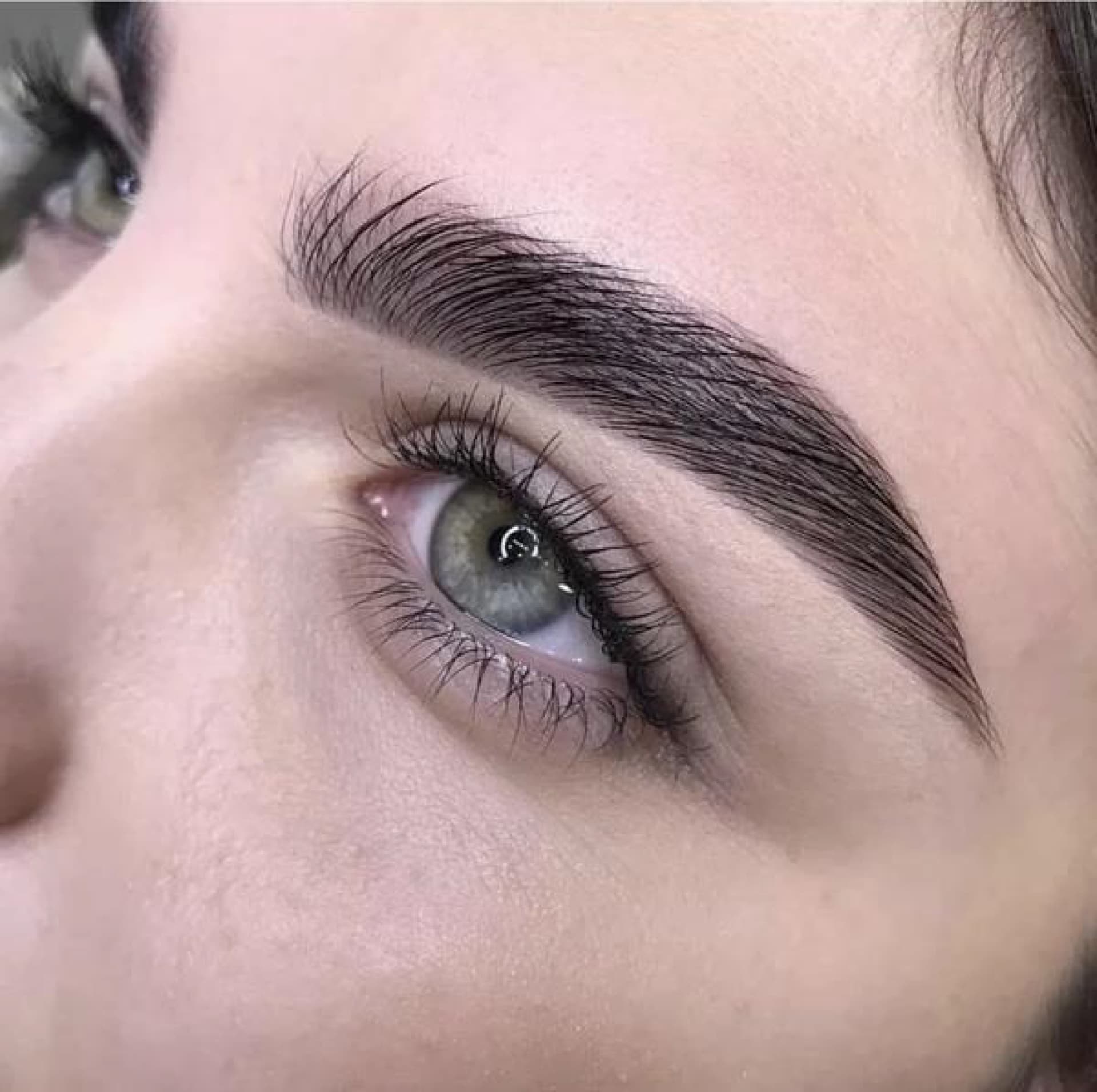 Depilación de cejas más tinte